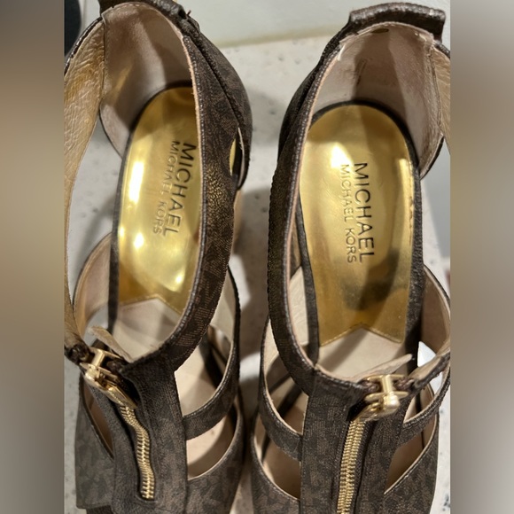 Michael kors wedged heels - Picture 3 of 6